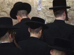 Ultraortodoxní Židé v Jeruzalémě.