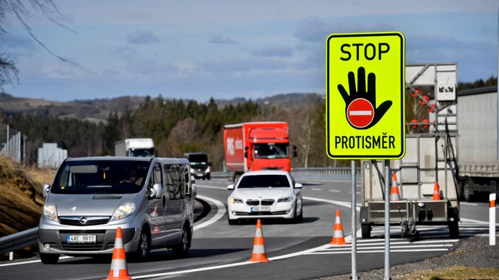 Konečně: ŘSD osadilo značky, které upozorní řidiče, že míří na dálnici do protisměru
