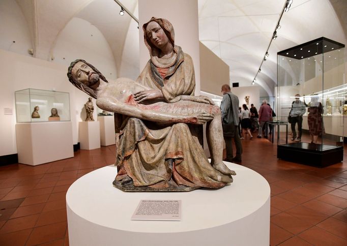 Na snímku z výstavy je Pieta z Klosterneuburgu (okolo roku 1390).