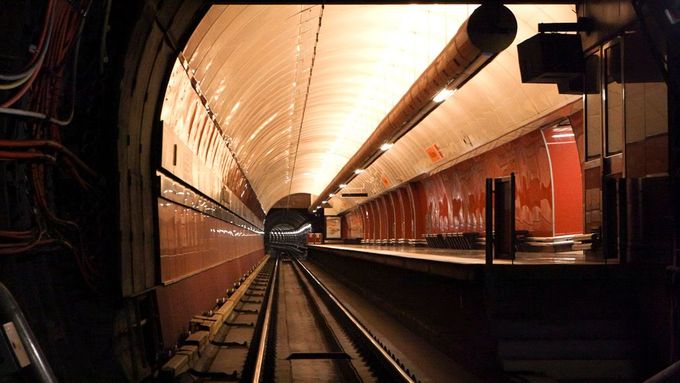Cestující zažívají v moskevském metru incidenty jako z hororového filmu.