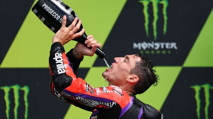 Bez motoru to zatím nejde. Hvězda MotoGP při cyklistické premiéře pohořela; Zdroj foto: Reuters