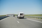 Karavany na úrovni kamionů: Navrhovaný zákaz předjíždění by platil i pro ně