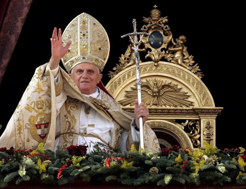 Papež pronáší své poseltví Urbi et Orbi, 25.12.2007.