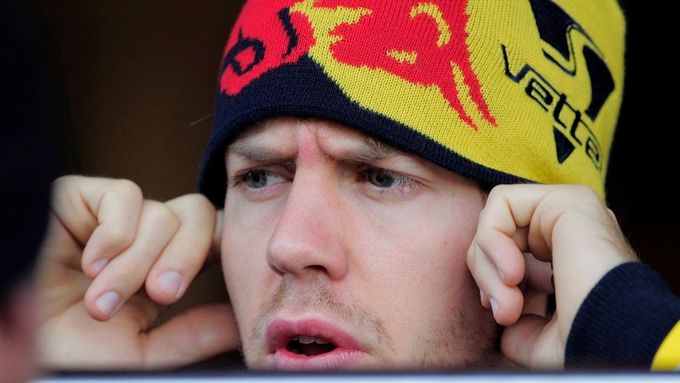 Testy F1 v Barceloně ovládl Vettel, fanoušci však šíleli z Alonsa