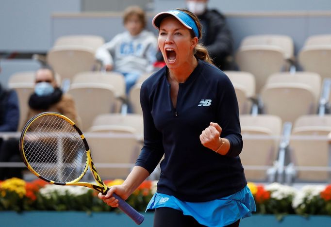 Tennis - French Open - Roland Garros, Paris, France - October 7, 2020  Danielle Rose Collins of the U.S reacts during her quarter final match Sofia Kenin of the U.S.  REU