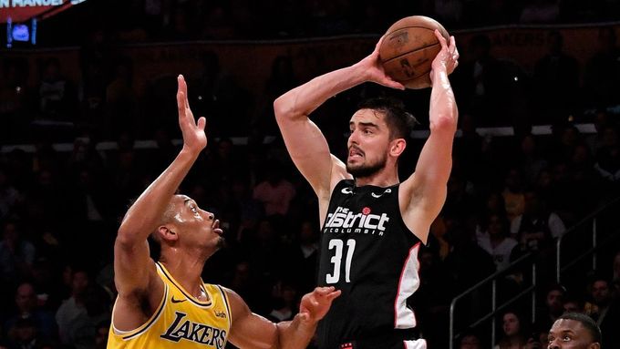 Tomáš Satoranský vs Los Angeles Lakers v NBA 2019