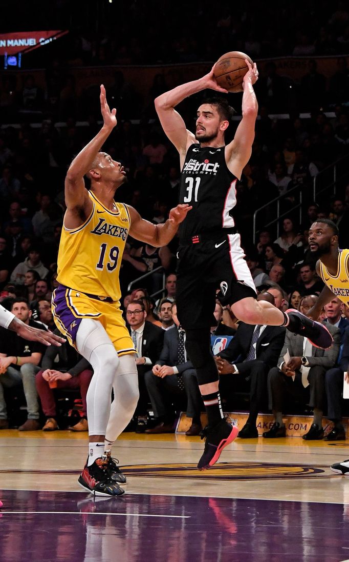 Tomáš Satoranský vs Los Angeles Lakers v NBA 2019