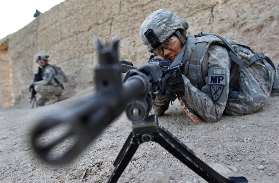 Nahlédněte mezi ostré hochy na základně U.S. Air Force v Kandaháru