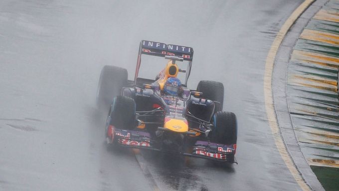 Projeďte se po okruhu v Melbourne se Sebastianem Vettelem tak, jak ho absolvoval v roce 2013.