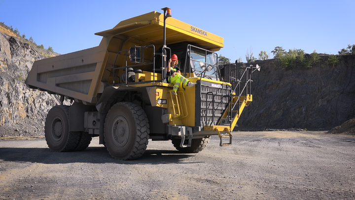 Za volant se chodí do schodů jako na balkon. Vypadá jako dům na kolech, jak se řídí?
