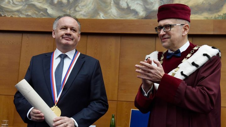 Co trvá demokracii roky, totalita vezme přes noc, varoval Kiska brněnské studenty