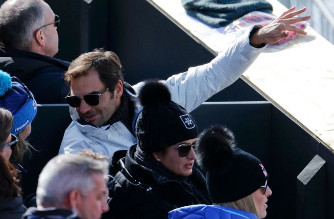 MS 2017: Roger Federer, Mirka Federerová a Michelle Gisinová (v modré čepici)