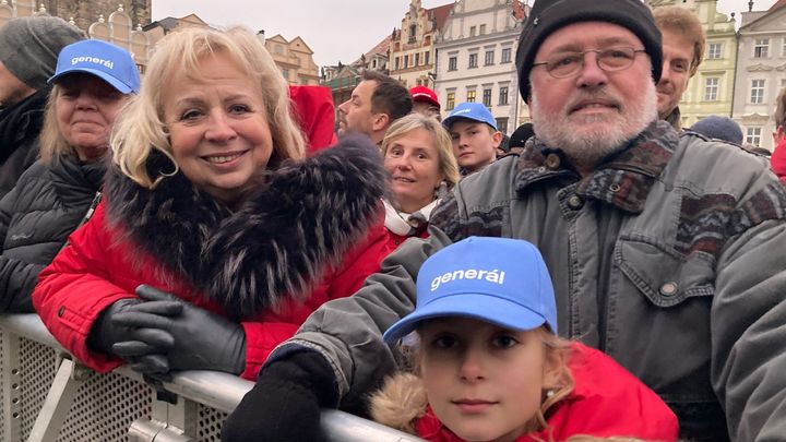 Chceme vrátit morálku. Nechceme se stydět, říkali příznivci Pavla v centru Prahy; Zdroj foto: Radek Bartoníček