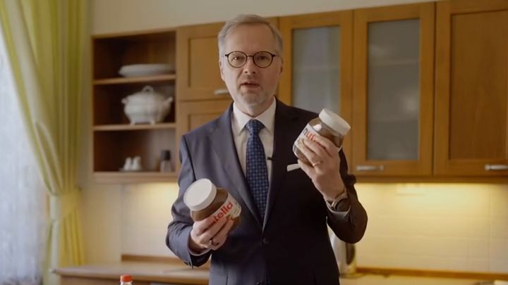 "Babišizace Fialy dokončena." Premiér schytává těžkou kritiku za video z Německa