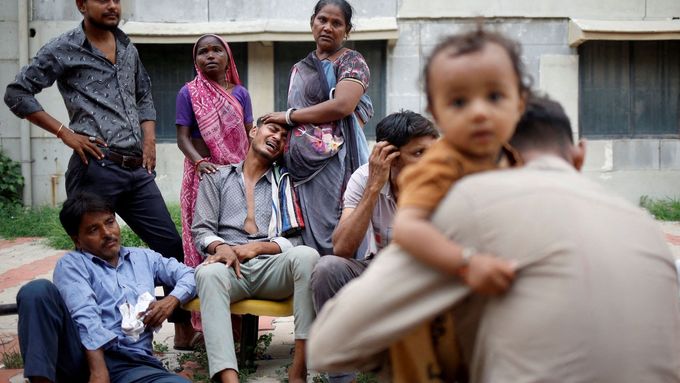 Příběh rodiny se podle indických médií stal mementem nenaplněné naděje a kruté ztráty.