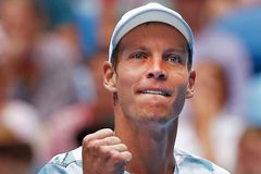 Berdych smetl v Melbourne Tomice, ve čtvrtfinále má Nadala