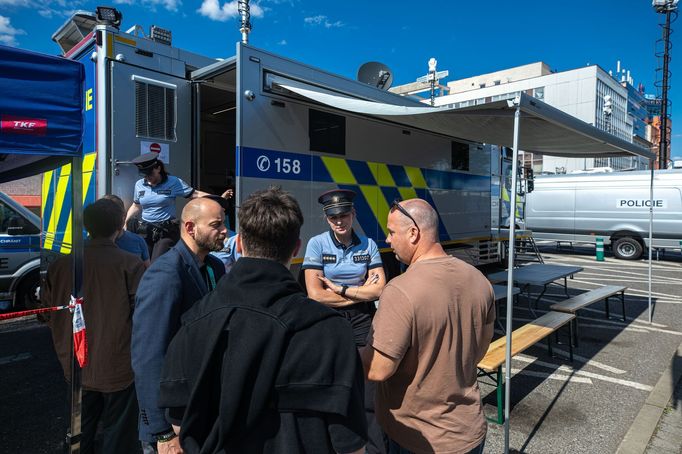 Policie na Mistrovství světa v hokeji 2024 v Česku u O2 Areny v Praze.