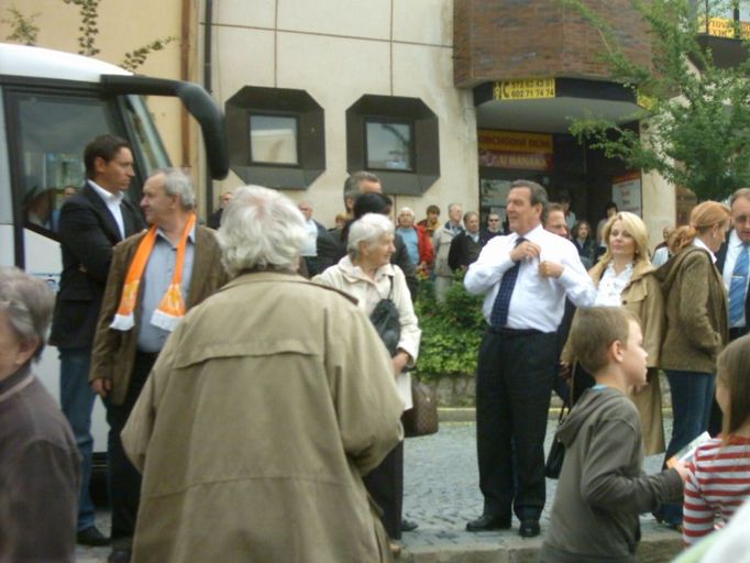 Gerhard Schröder mnoho místních lidí nezaujal.