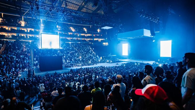 Hit Alright, jak ho Kendrick Lamar uvedl v pražské O2 areně. Foto: Greg Noire