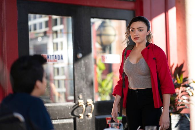 Peyton Listová jako Tory.