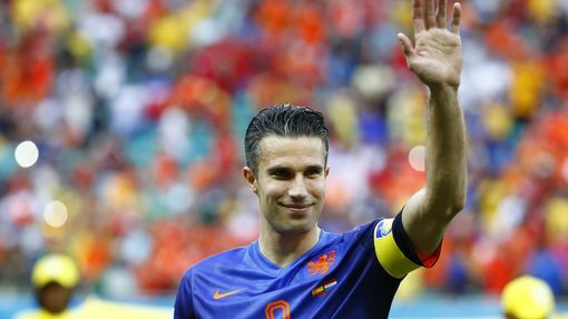 Netherlands Robin Van Persie waves at fans during their 2014 World Cup Group B soccer match against Spain at the Fonte Nova arena in Salvador June 13,2014. REUTERS/Tony G