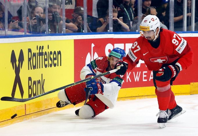 Ondřej Beránek a Jonas Siegenthaler ve finále MS 2024 Česko - Švýcarsko