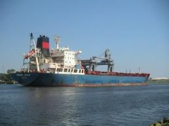 Estonské úřady nařídily lodi Probo Koala, která stojí za vývozem toxického odpadu do Pobřeží Slonoviny, aby neopouštěla přístav Paldiski.