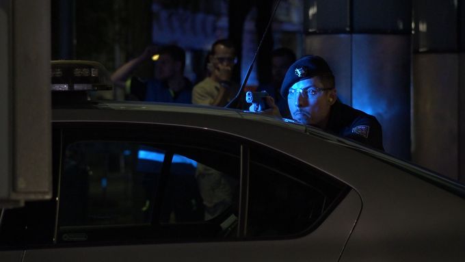 Policie v noci simulovala teroristický útok na obchodní centrum