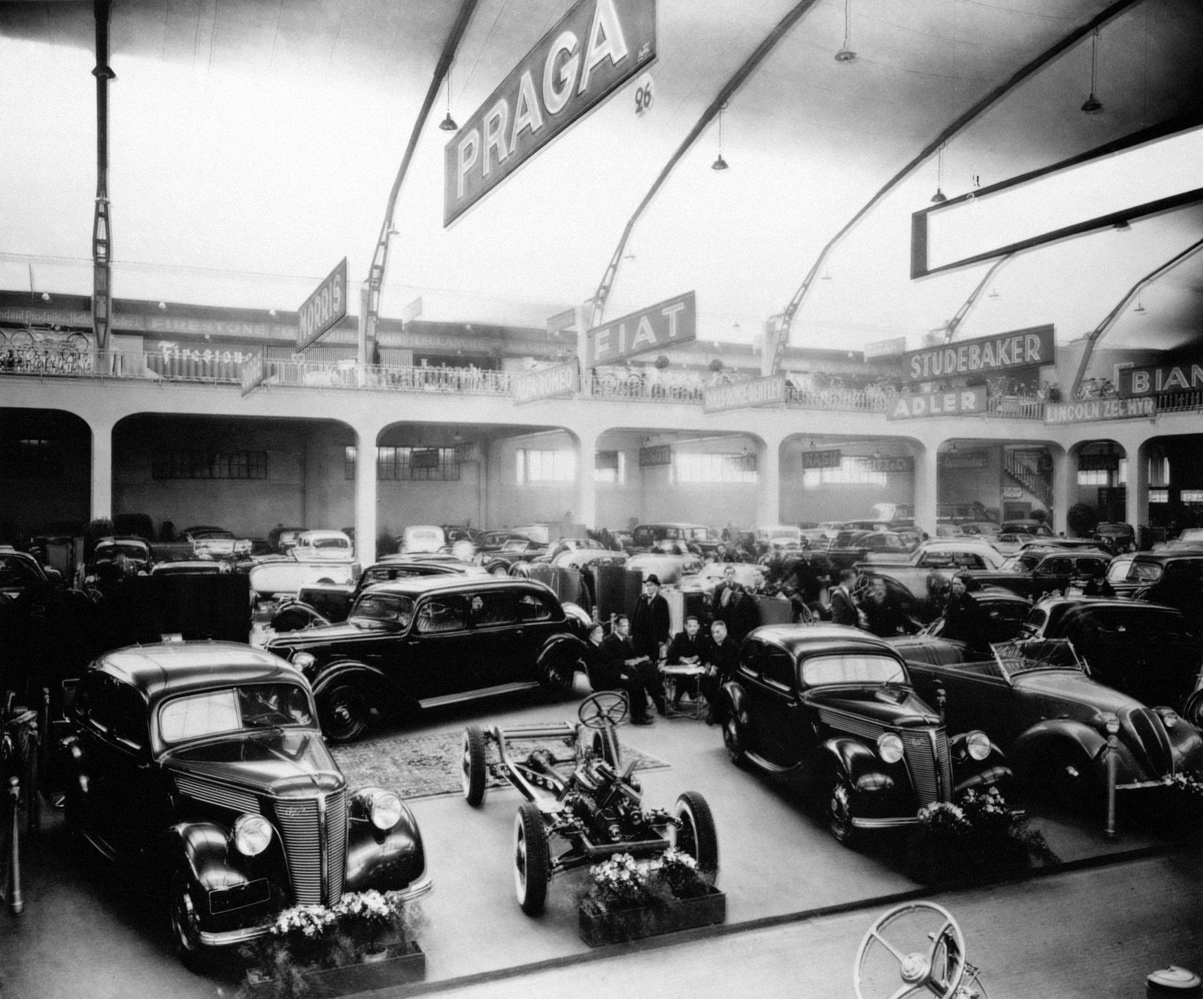 Fotogalerie / Před 115 lety byla podepsána smlouva o zřízení továrny na automobily Praga