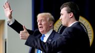 Kirk, který spolupracoval s největší konzervativní studentskou organizací v USA Turning Point USA, pomáhal mobilizovat mladé voliče pro Trumpa.