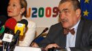 6. 1. Ministr zahraničí Karel Schwarzenberg a eurokomisařka pro zahraniční vztahy Benita Ferrero-Waldnerová na tiskové konferenci na konci Schwarzenbergovy izraelské mise. Oba se pokusili za EU zprostředkovat rozhovory k válečné situaci v Gaze.