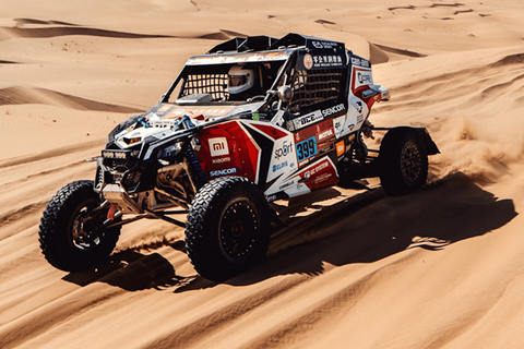 Macík vyhrál na Dakaru etapu a Macháček kategorii. Zraněný Valtr skončil v nemocnici