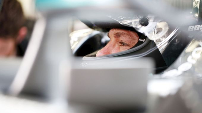 Nejrychlejší čas dne zajel v Bahrajnu Nico Rosberg v Mercedesu.
