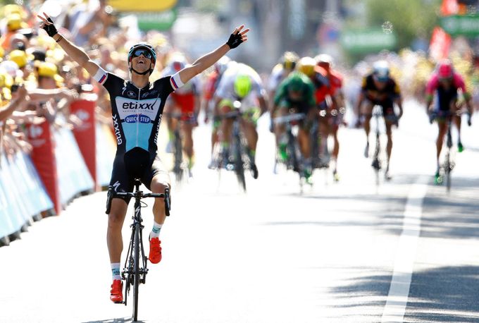 Zdeněk Štybar slaví vítězství v šesté etapě Tour de France 2015.
