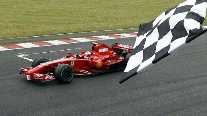 Ferrari podalo žalobu na designera konkurenčního McLarenu.