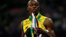 Jamajský sprinter Usain Bolt se raduje z vítězství a světového rekordu ve štafetě 4x100 metrů na OH 2012 v Londýně.