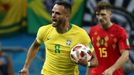 Renato Augusto slaví gól v zápase Brazílie - Belgie na MS 2018