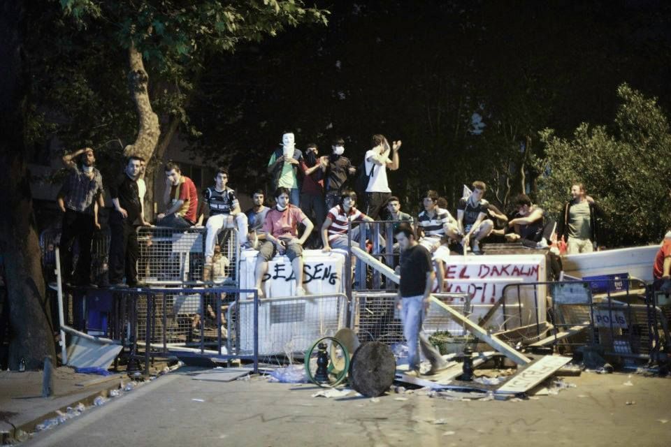 Demonstrace na istanbulském náměstí Taksím očima tureckého fotografa