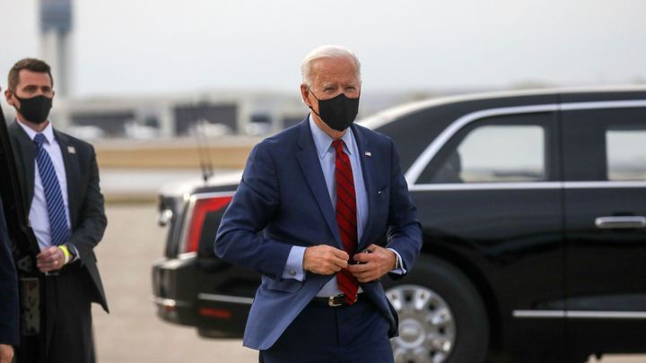 Biden s tiskovkou otálel nejdéle za posledních 100 let. Schovávají ho, tvrdí kritici