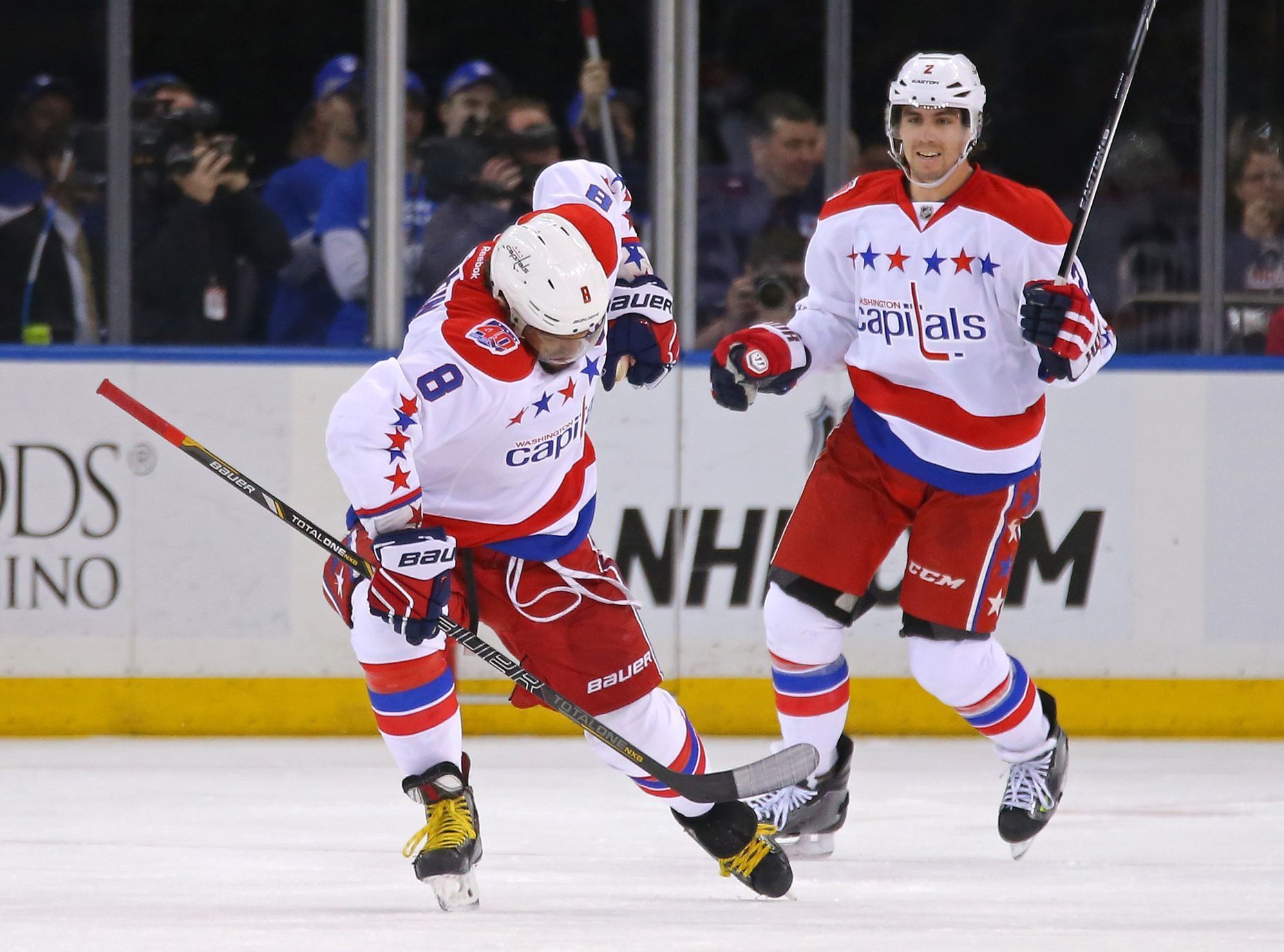 Alexandr Ovečkin slaví gól v NHL 2014-15