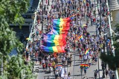 Praha plná průvodů a protestů, v sobotu vrcholí Prague Pride