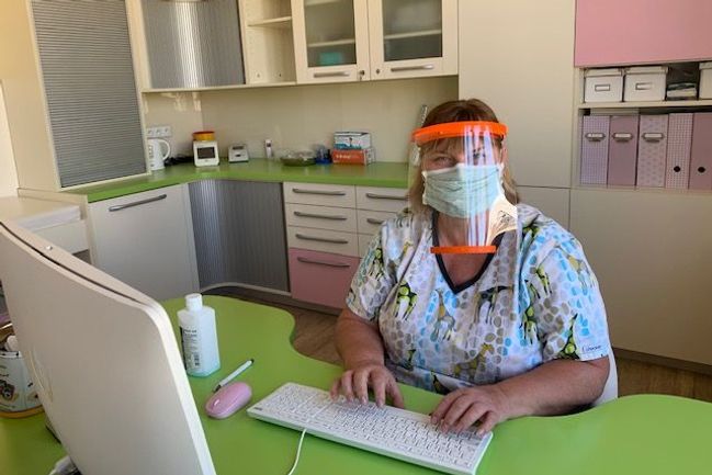 Svět se zpomalil, ale rodiče dětí pořád podceňují očkování jako možnou prevenci