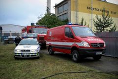 Řidič osobního auta nepřežil v Olomouci náraz do stromu