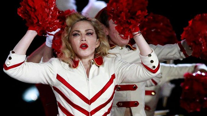 Madonna při vystoupení během koncertu MDNA World Tour.