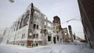 The ruins of a warehouse, still on fire, which started burning on Tuesday night are seen in Chicago January 24, 2013. Fire department officials said it is the biggest fire the department has had to battle in years and one-third of all Chicago firefighters were on the scene at one point or another trying to put out the flames. REUTERS/John Gress (UNITED STATES - Tags: DISASTER ENVIRONMENT) Published: Led. 24, 2013, 10:08 odp.