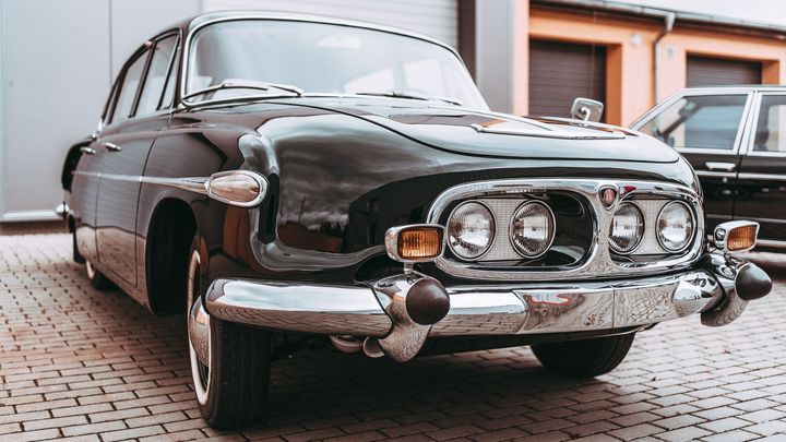 Tatra 603 "šilhavka" nebo první model Jawy. To jsou hlavní hvězdy veteránské aukce; Zdroj foto: Retro Garáž