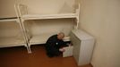 An inmate gathers his possessions inside a temporary cell for recently arrived prisoners at a high-security male prison camp outside Russia's Siberian city of Krasnoyarsk May 14, 2013. High-security male prison camp number 17 is intended to house male inmates who are serving a sentence for the first time, and have been convicted for serious crimes. Prisoners at the facility work in wood and metal processing shops, manufacture furniture, sew clothes and do other kinds of work. They can also take part in educational, sport and cultural programs. Picture taken May 14, 2013. REUTERS/Ilya Naymushin (RUSSIA - Tags: CRIME LAW SOCIETY) ATTENTION EDITORS: PICTURE 21 OF 29 FOR PACKAGE 'INSIDE SIBERIA'S PRISONS' SEARCH 'ILYA PRISON' FOR ALL IMAGES Published: Čer. 19, 2013, 10:04 dop.