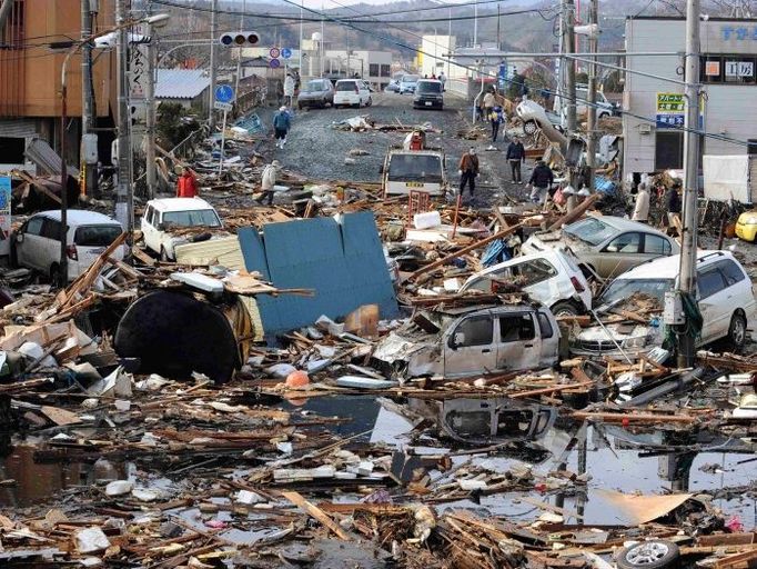 Japonské město Kesennuma po zemětřesení a tsunami.