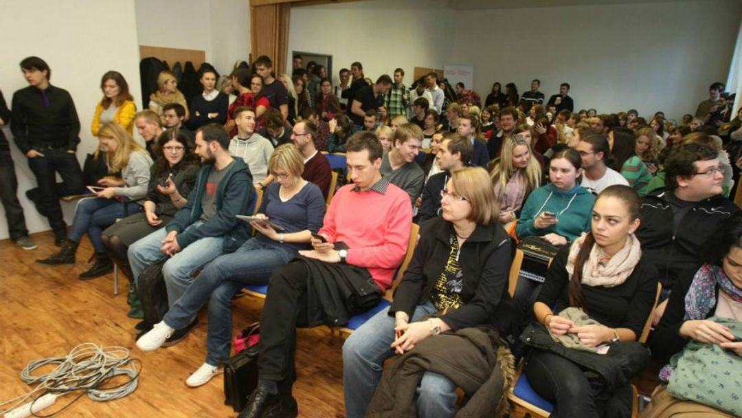 Studenti v Plzni pořádají unikátní minidebaty