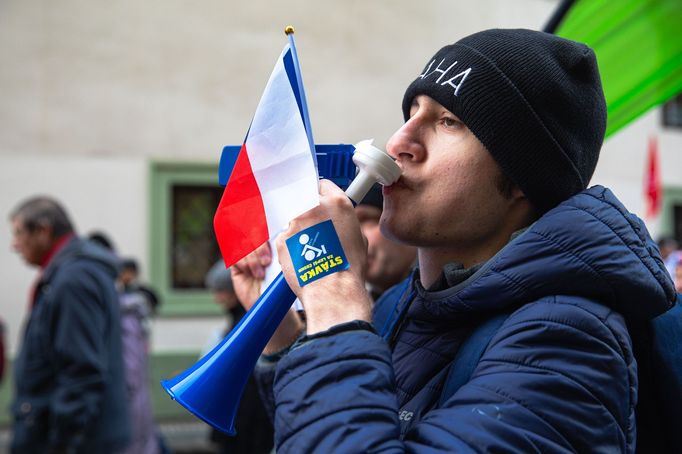 Protest studentů a odborů proti opatřením vlády Petra Fialy.